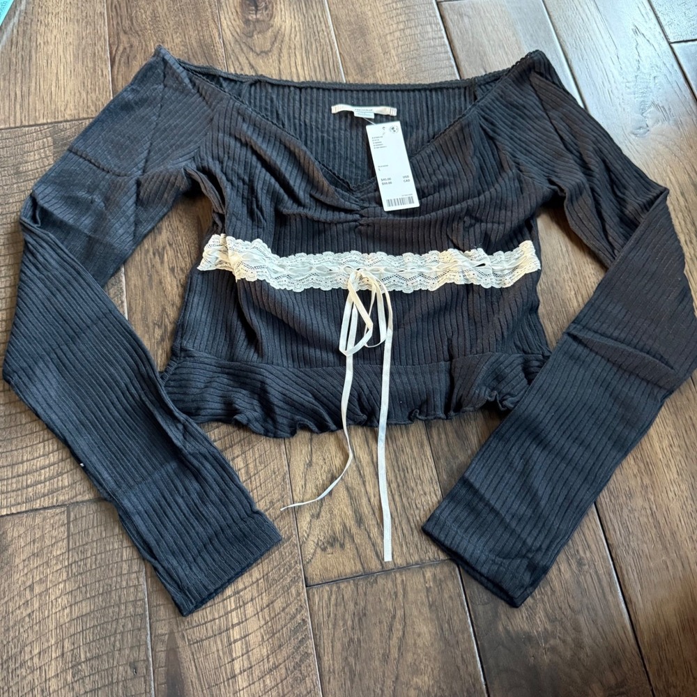 Urban Outfitters Kimchi Blue NWT Black Ribbed Lace Trim Top Long‎ Sleeve L